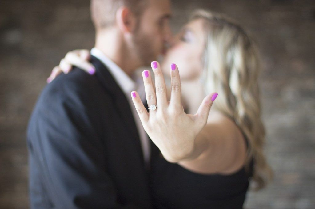 8 anillos de pedida preciosos para que diga "sí quiero"