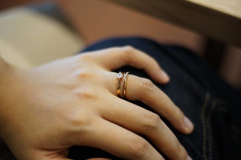 8 anillos de pedida preciosos para que diga "sí quiero"